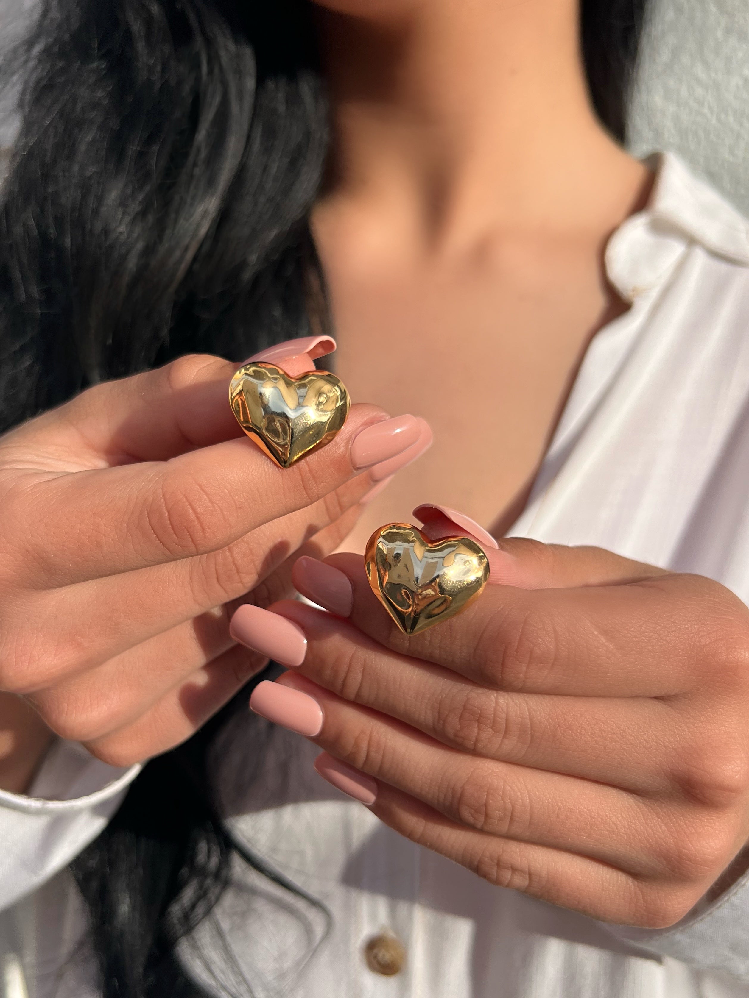 Par De Brincos Coração Martelado Banho Ouro 18k