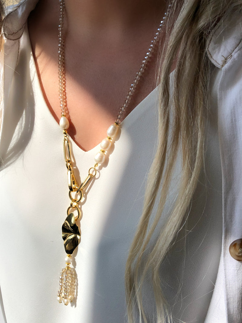 Colar Longo Em Cristais Lapidados Com Formas E Tassel Em Cristal E Pérola De Água Doce 60cm