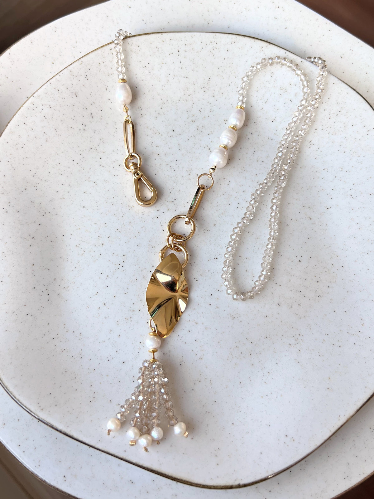 Colar Longo Em Cristais Lapidados Com Formas E Tassel Em Cristal E Pérola De Água Doce 60cm