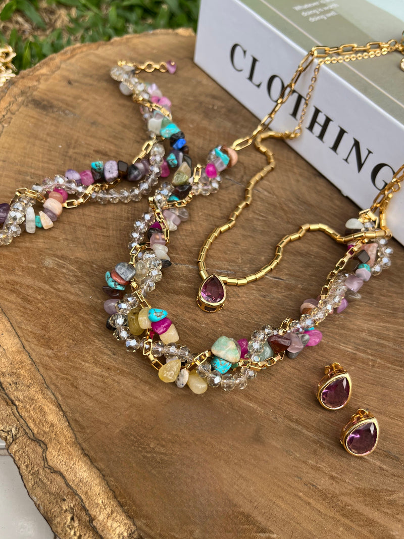 Conjunto Rebeca Torcido Com Cristais, Corrente E Cascalhos Coloridos