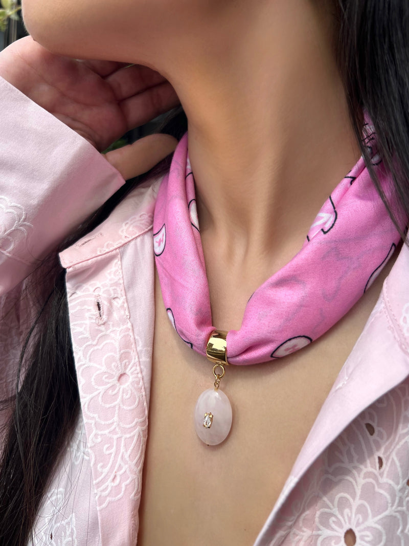 Colar Lenço Rosa Com Pedra Quartzo Rosa