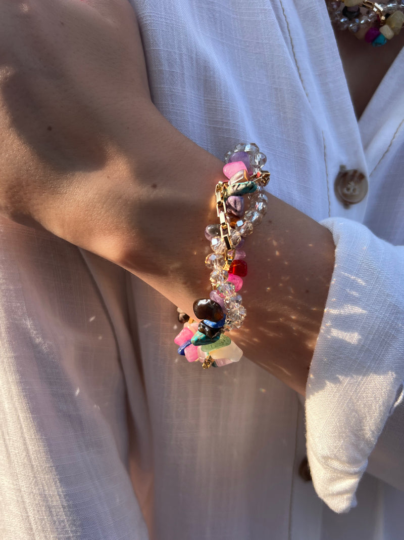 Pulseira Rebeca Torcida Com Cristais, Corrente E Cascalhos Coloridos 18cm