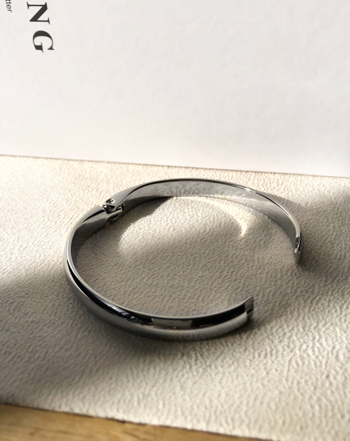 Bracelete Liso Em Banho Ródio Branco 17cm