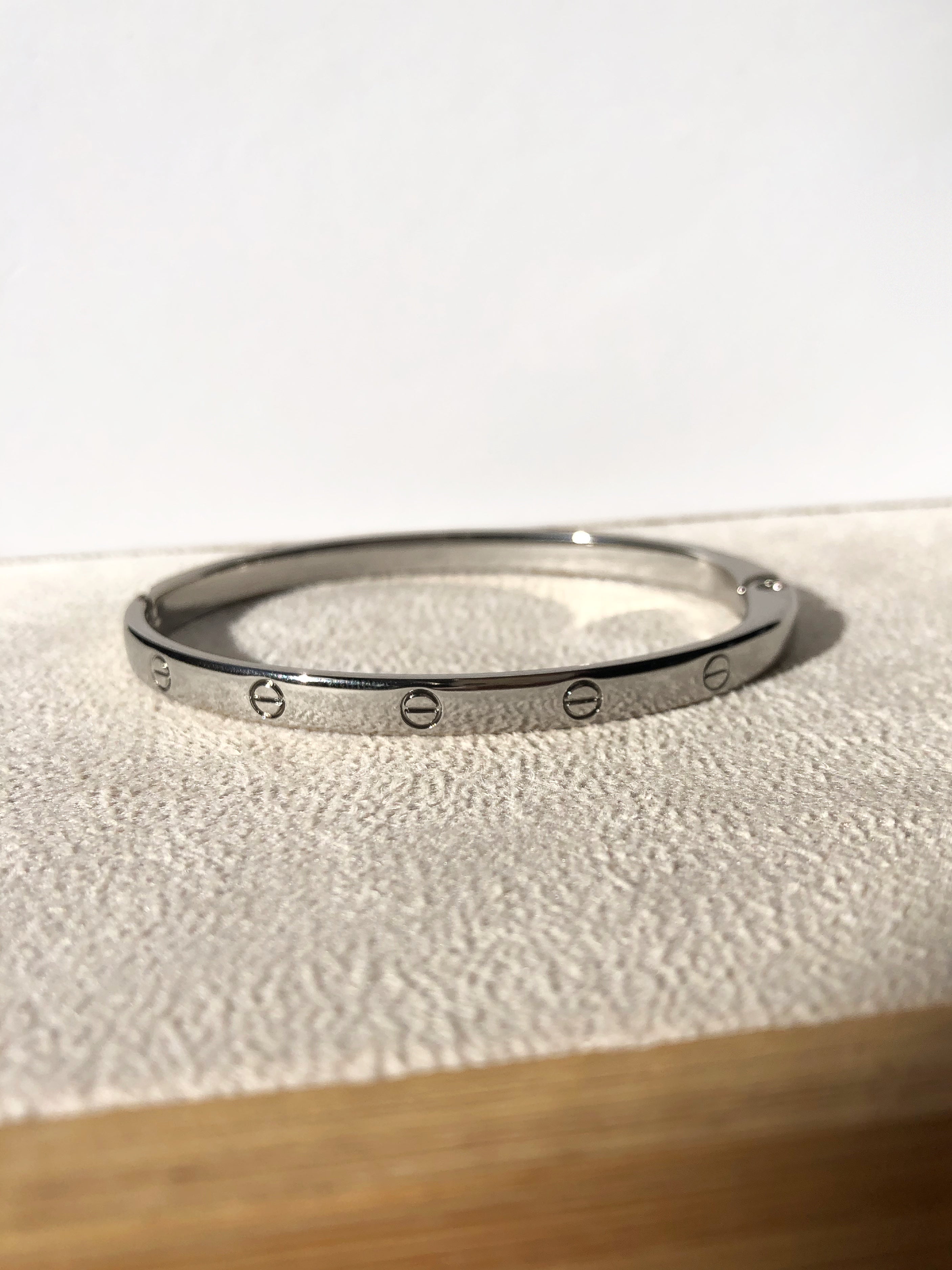 Bracelete Fino Parafuso Em Banho Ródio Branco 17cm