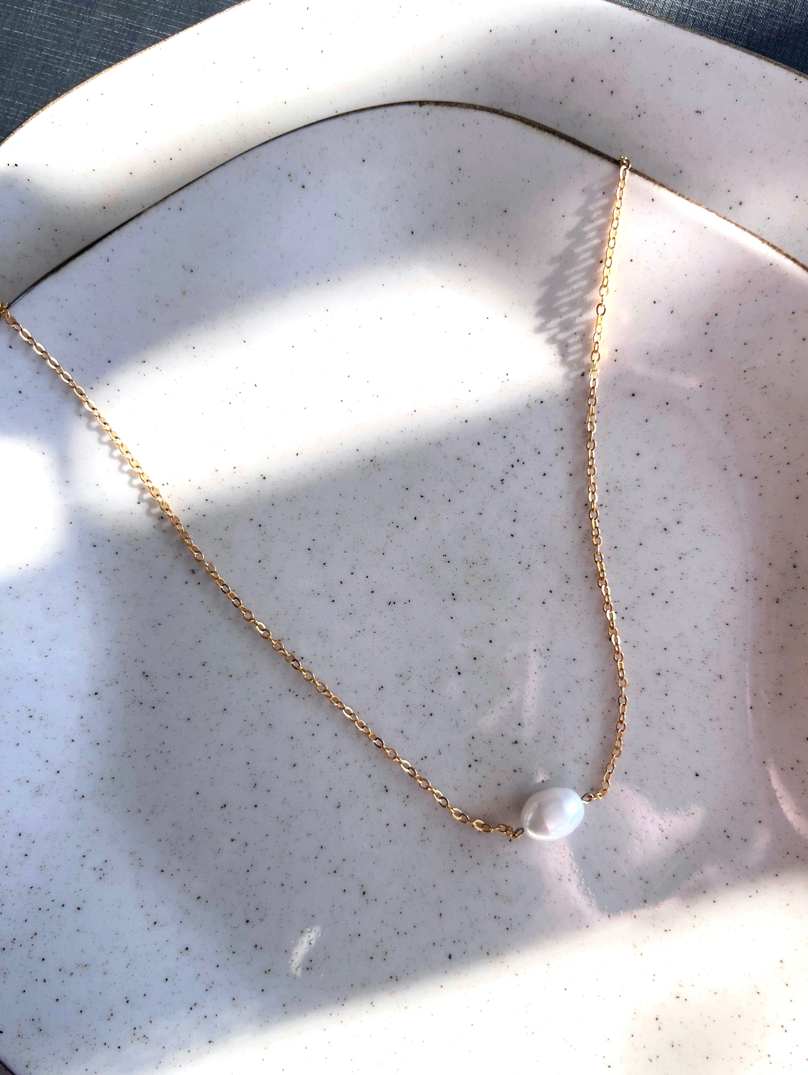 Colar Corrente Cadeado Com Mini Pérola Barroca Água Doce 45cm