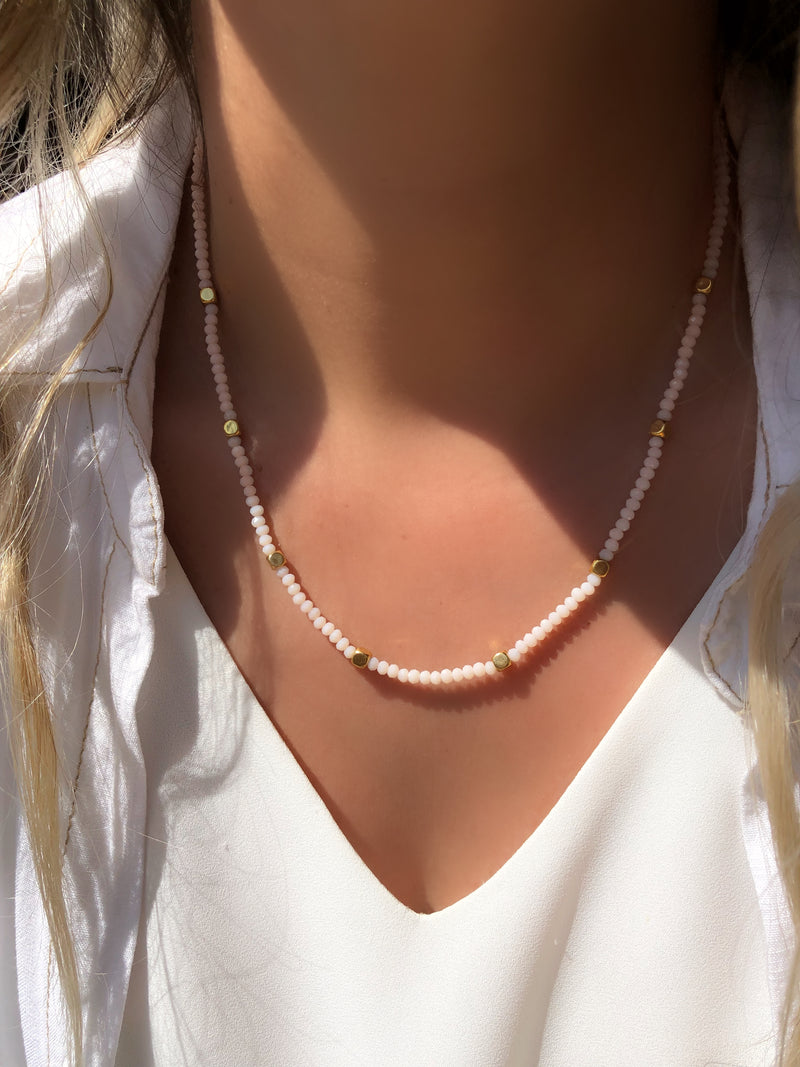 Colar Cristais Creme Com Mini Cubos