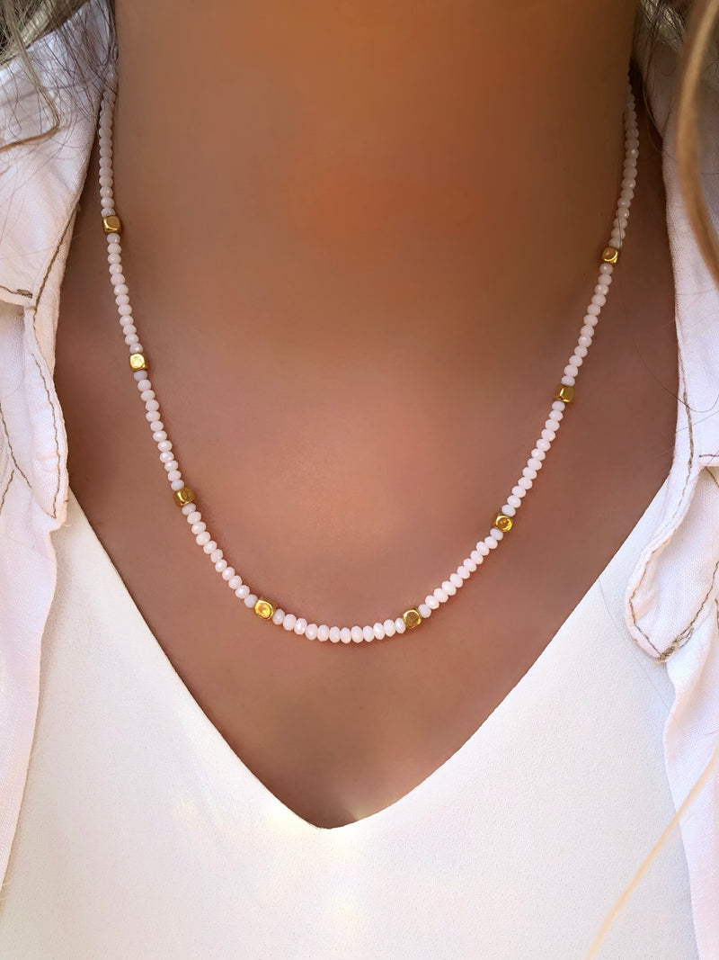 Colar Cristais Creme Com Mini Cubos