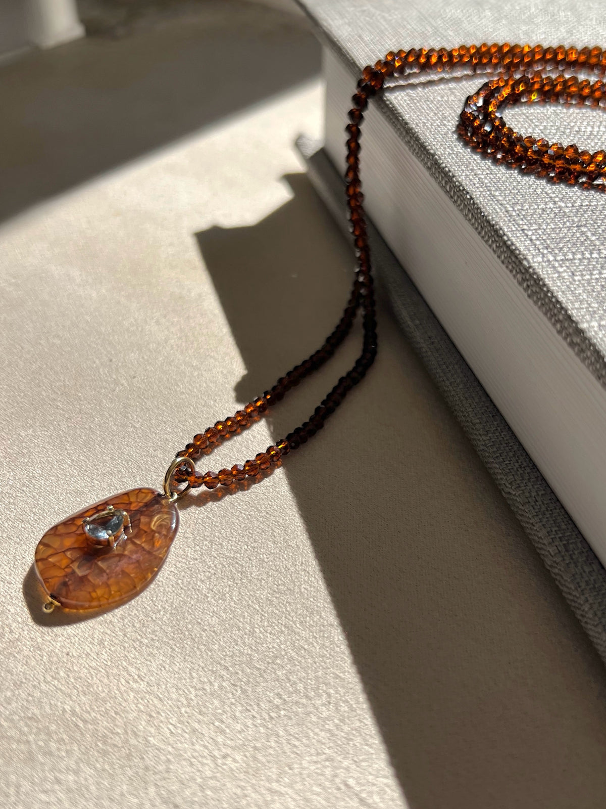 Mix De Dois Colares Pedra Natural Ágata Marrom e Cascalhos