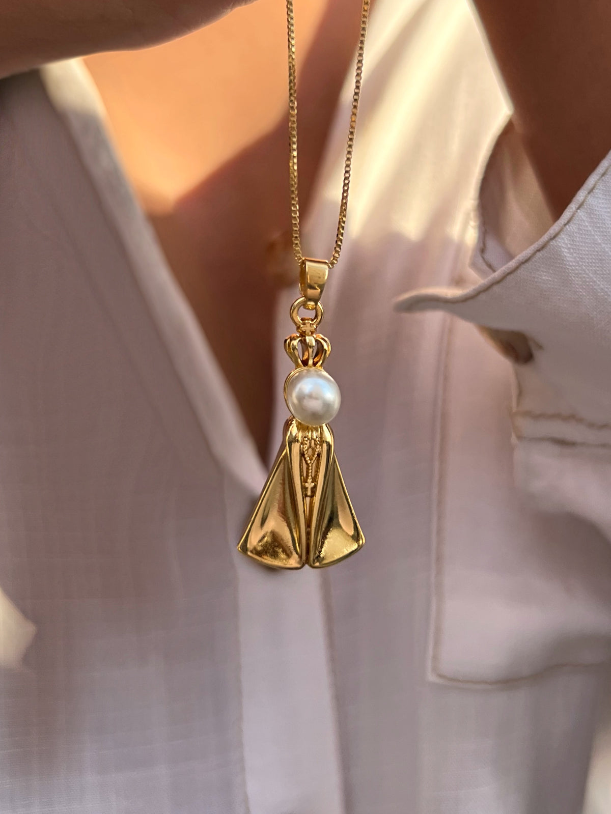 Colar Veneziana Nossa Senhora Com Pérola Banho Ouro 45cm