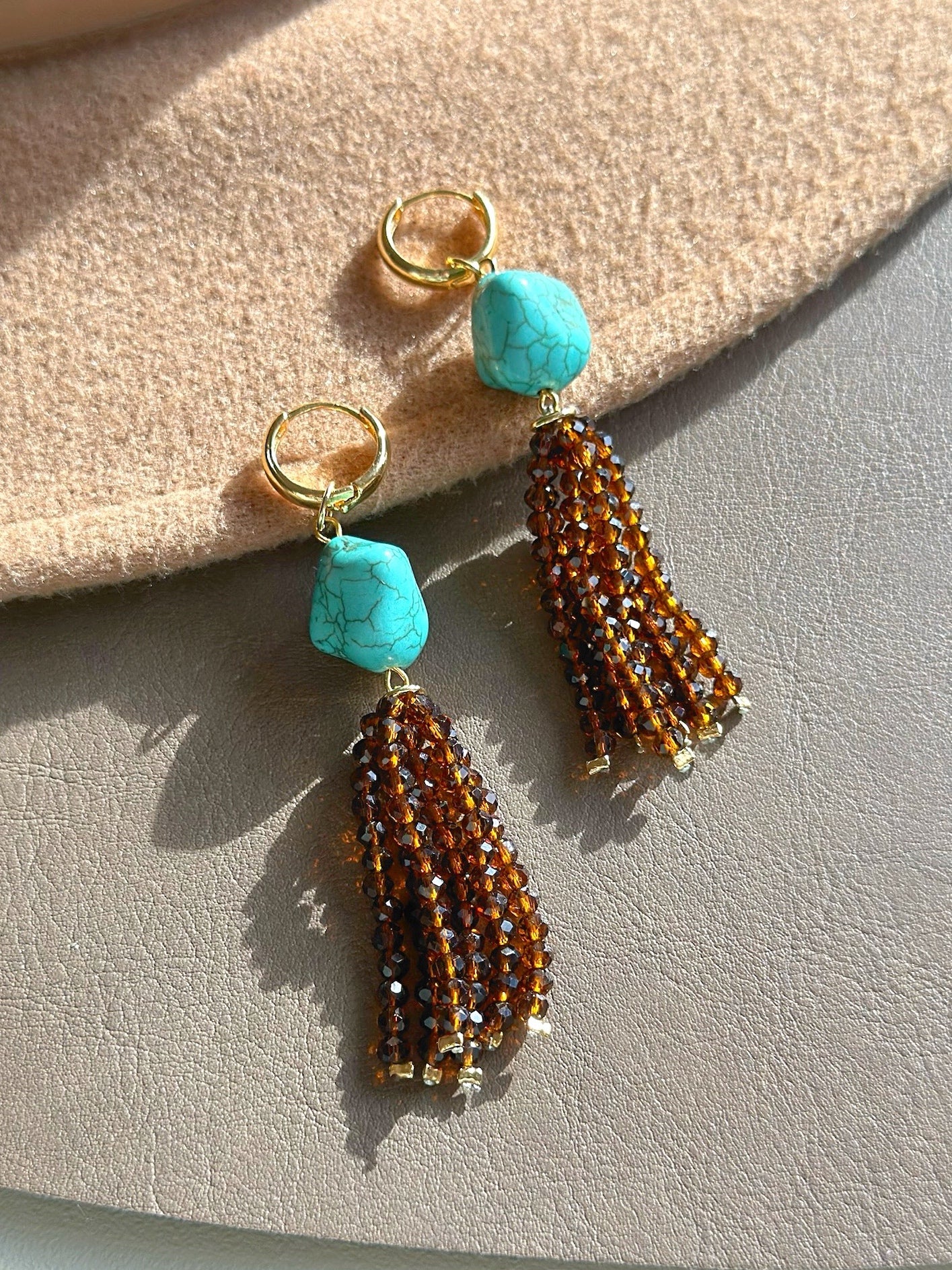 Brinco Pedra Turquesa e Franja Tassel