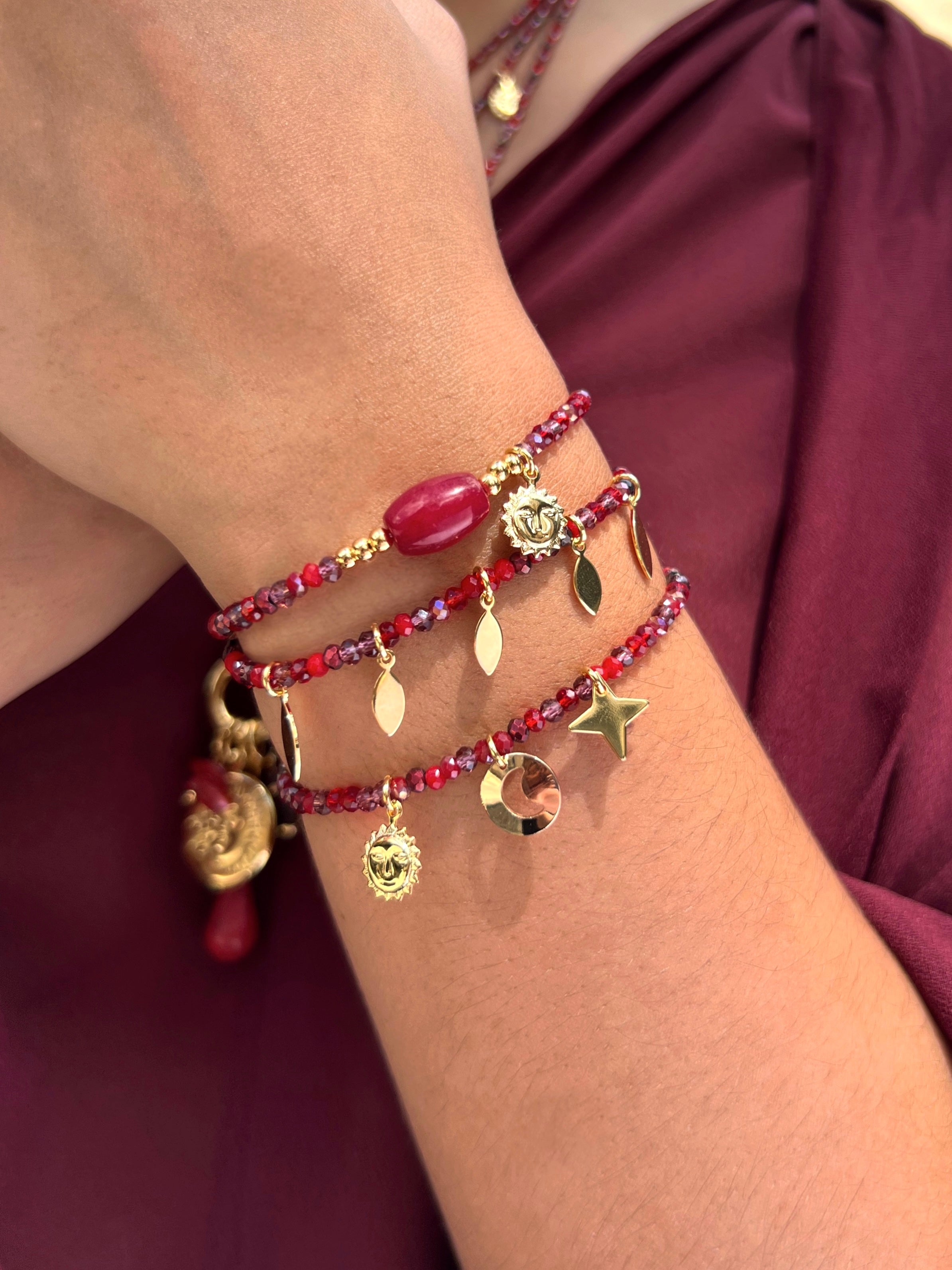 Mix De Três Pulseiras Tons Vermelhos e Pedra Jade Rubi Com Pins
