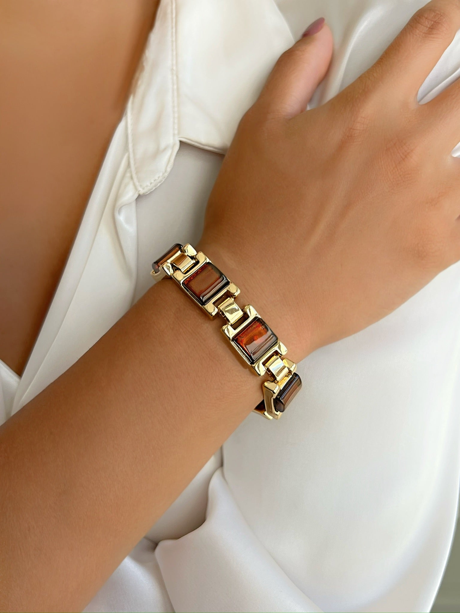 Pulseira Retangular Ouro Com Detalhes Marrom