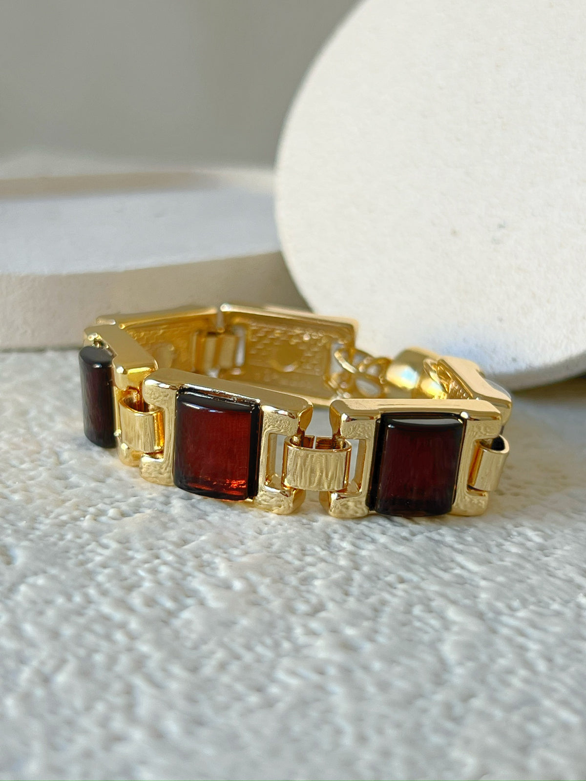 Pulseira Retangular Banho Ouro Com Detalhes Marrom