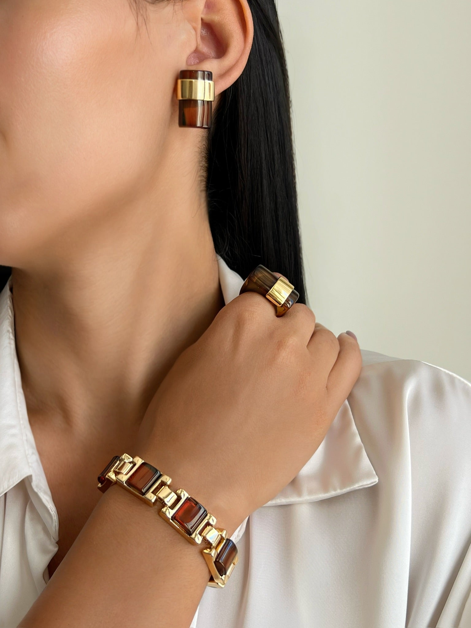Pulseira Retangular Banho Ouro Com Detalhes Marrom