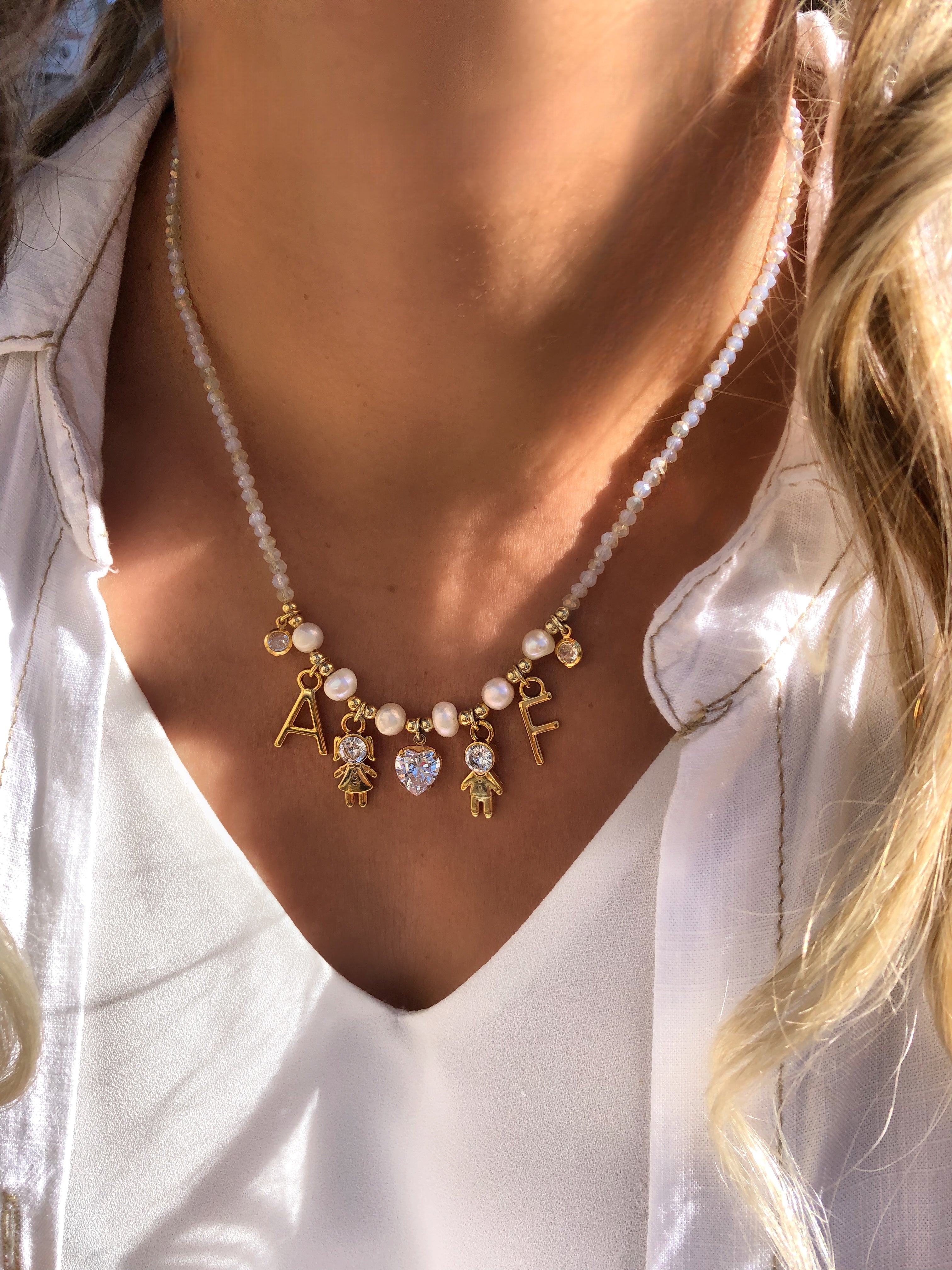 Colar Namorados, Pérolas Naturais + 2 Letras + Casal + Zircônias Brancas