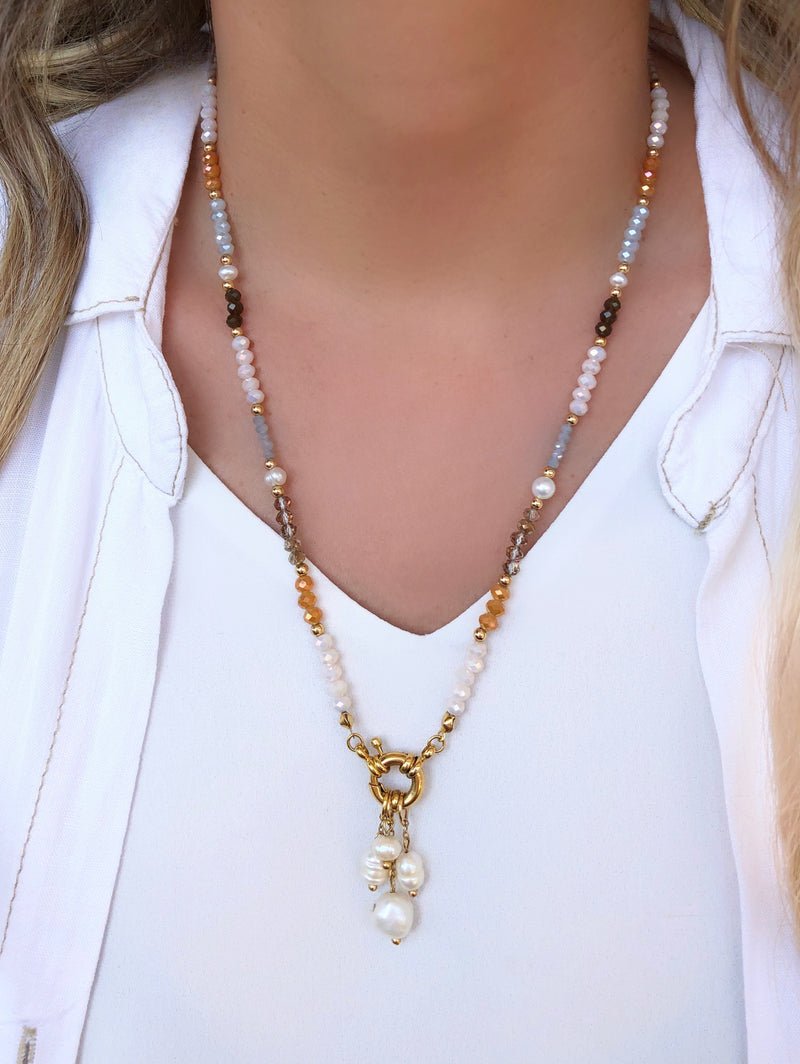 Colar Cristais Tons Nude, Fecho Bóia E Pérolas Água Doce Penduradas 55cm