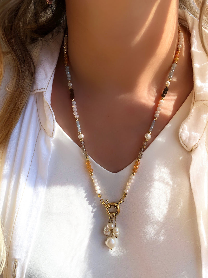 Colar Cristais Tons Nude, Fecho Bóia E Pérolas Água Doce Penduradas 55cm