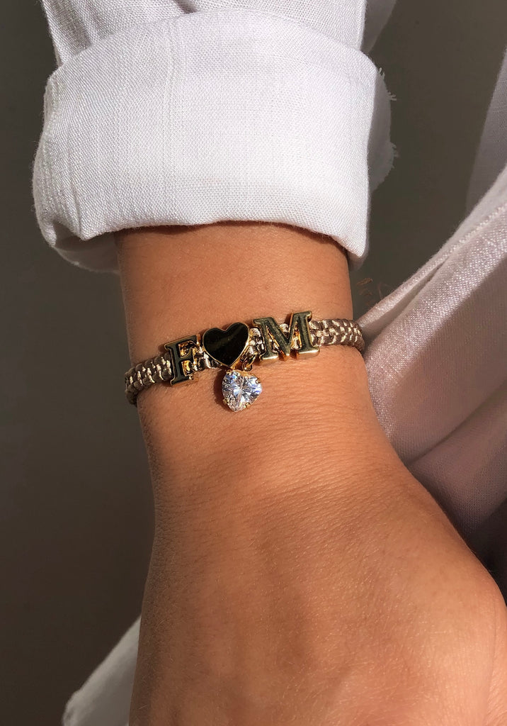 Pulseira Macramê Namorados Coração + 2 Letras + Coração Em Zircônia Branca