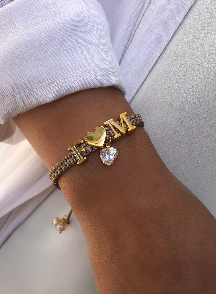 Pulseira Macramê Namorados Coração + 2 Letras + Coração Em Zircônia Branca