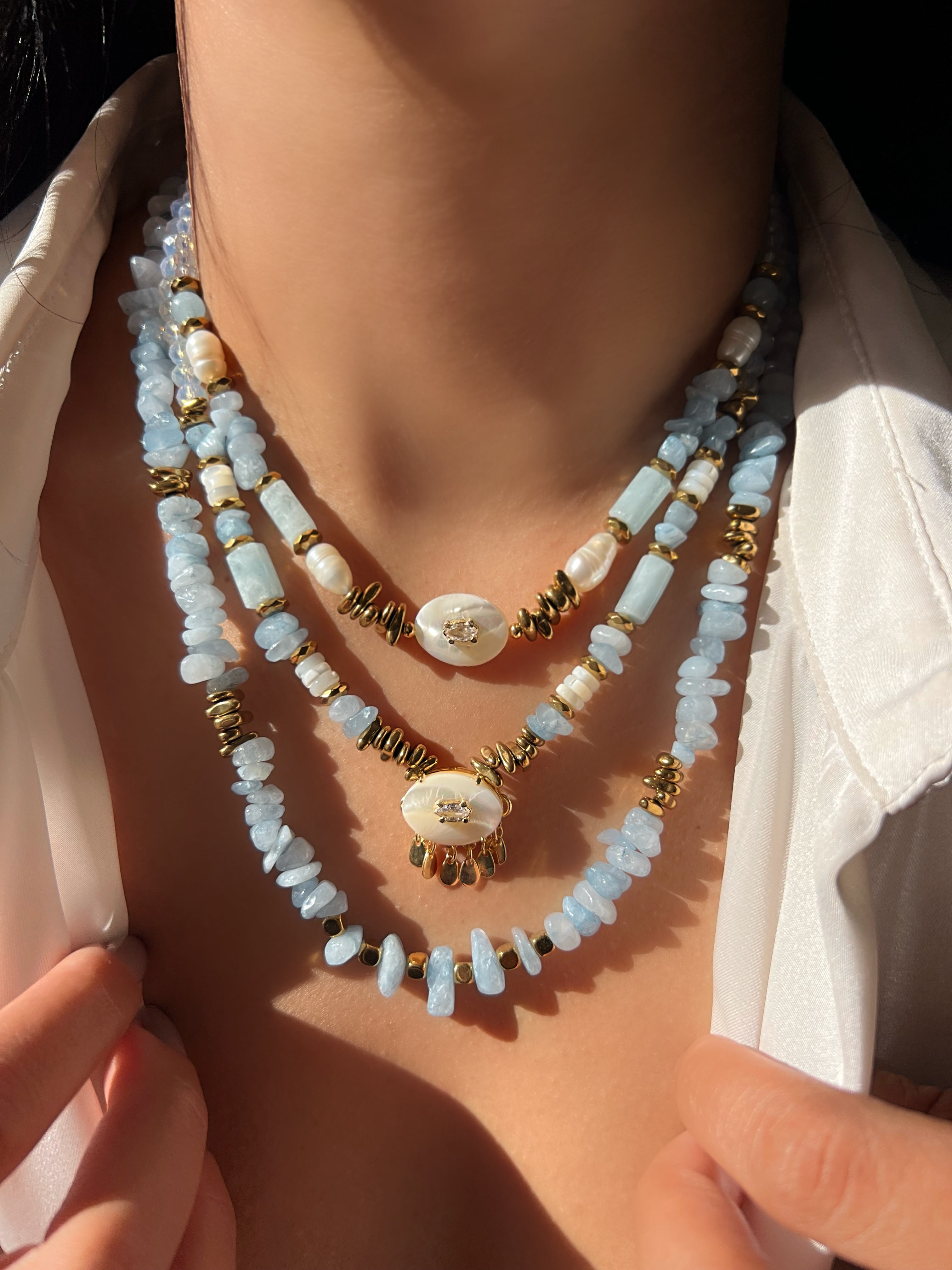 Mix De Três Colares Cascalho Jade Azul E Hematitas Douradas