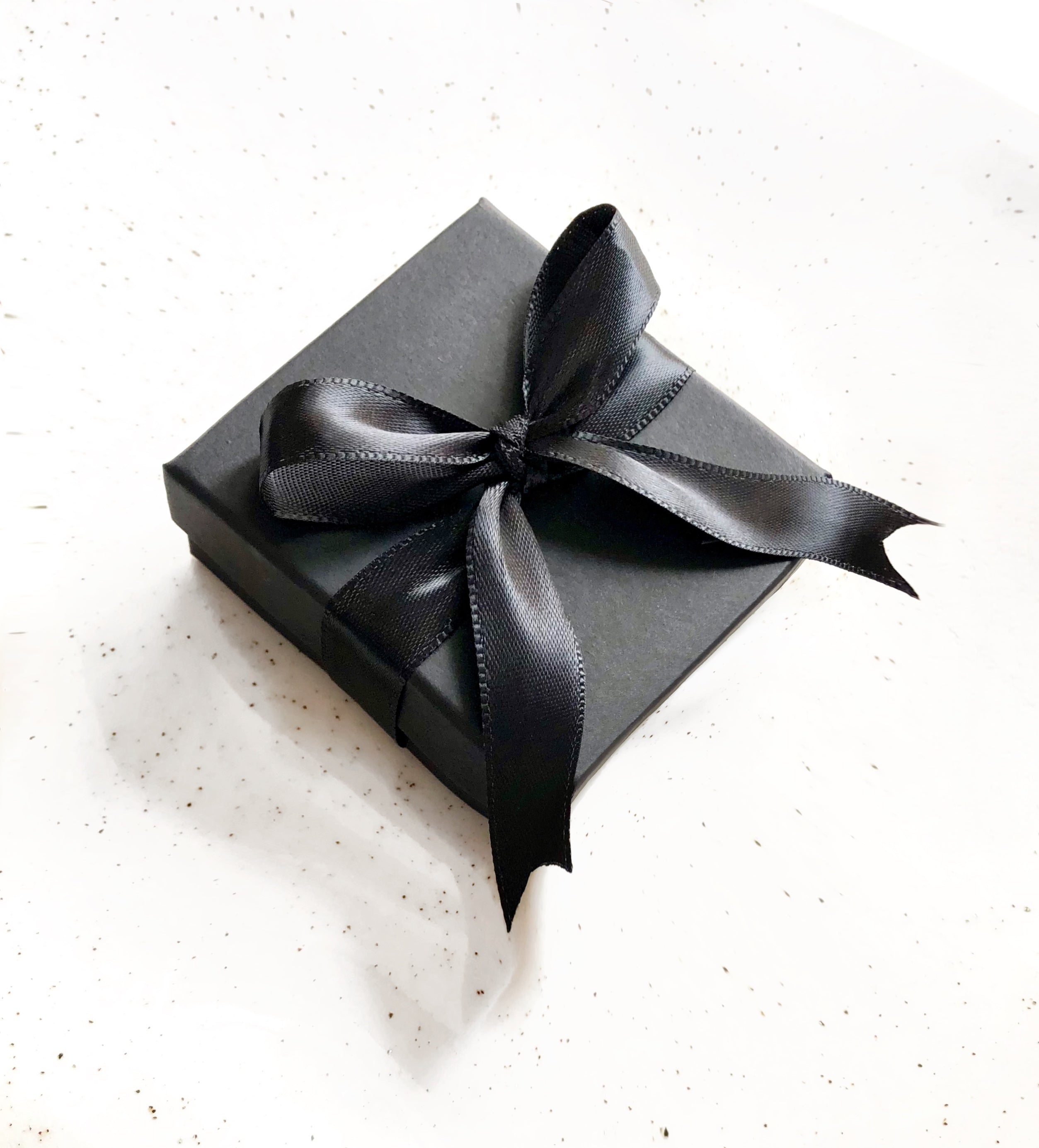 Caixa De Presente Na Cor Preta Com Laço Preto