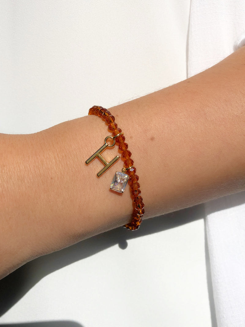 Pulseira De Cristais Lapidados Cor Caramelo Personalizado Letra Média Com Baguete Zircônia
