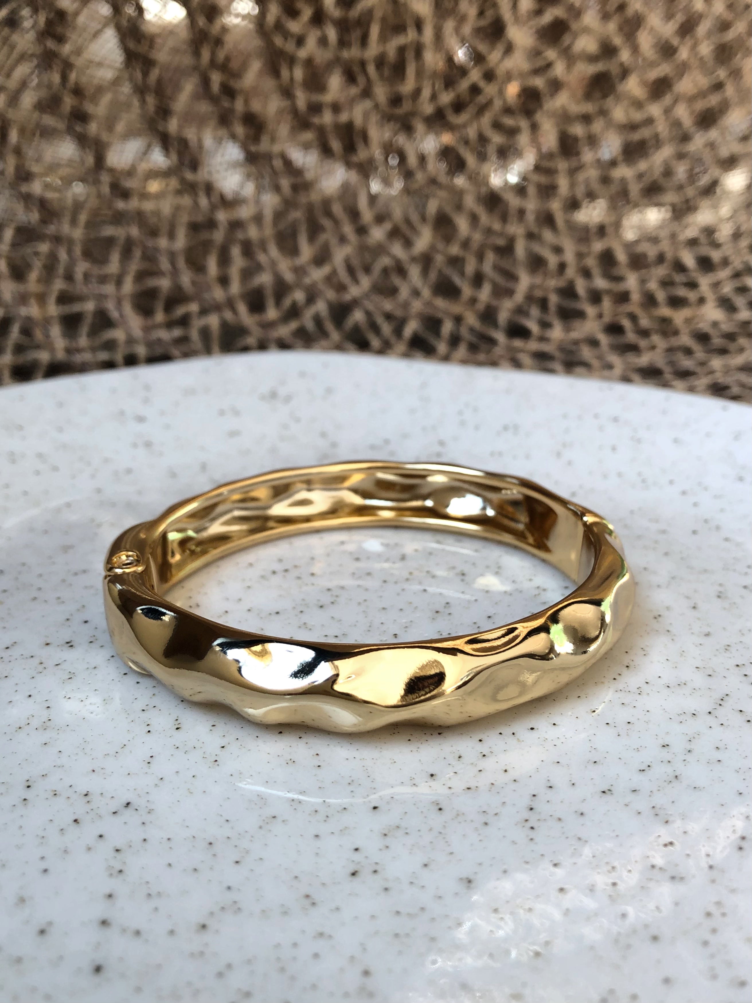 Bracelete Martelado Em Banho Ouro 17cm