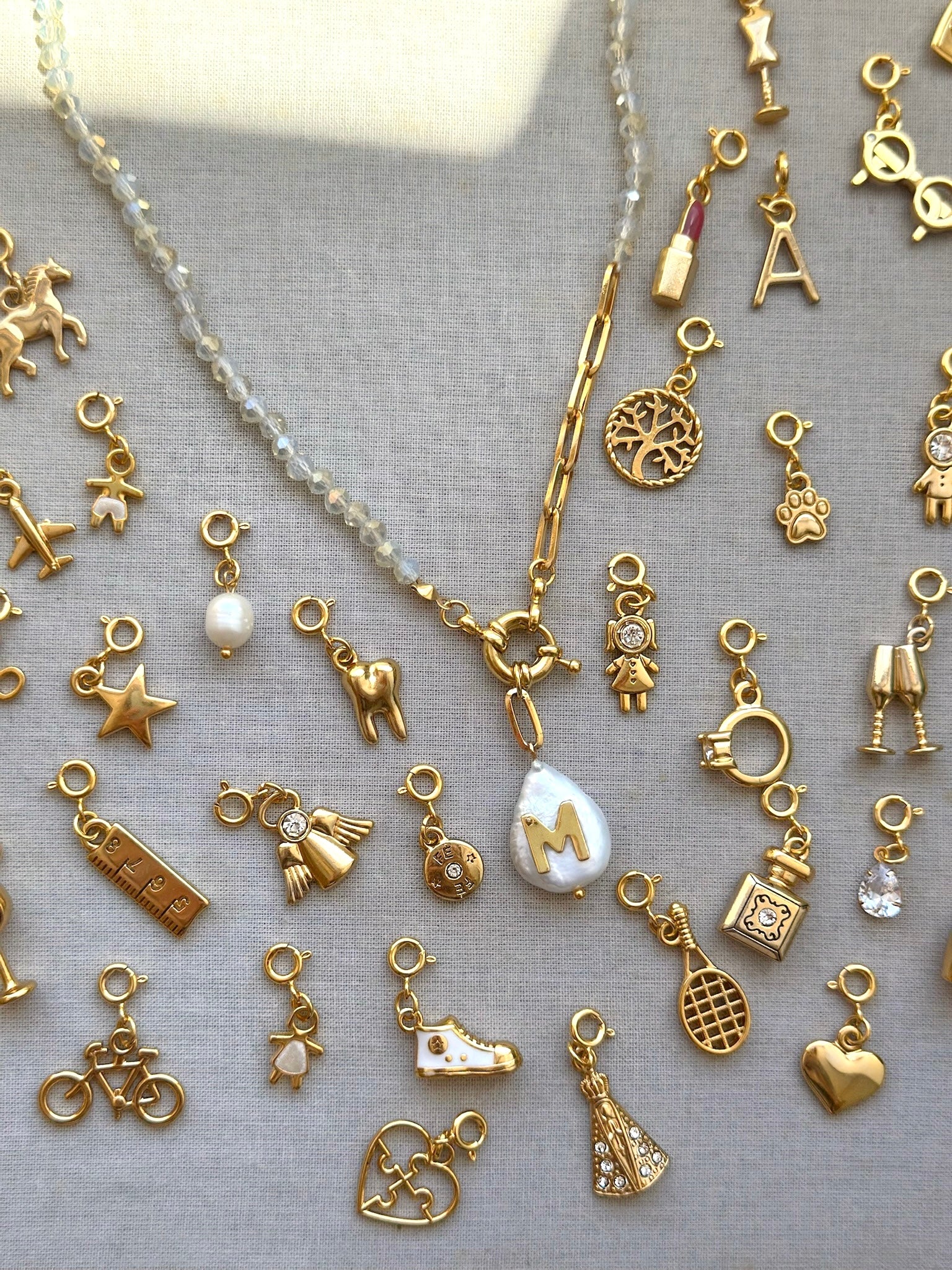 Colar Pins Removíveis Com Inicial Pérola Barroca 50cm