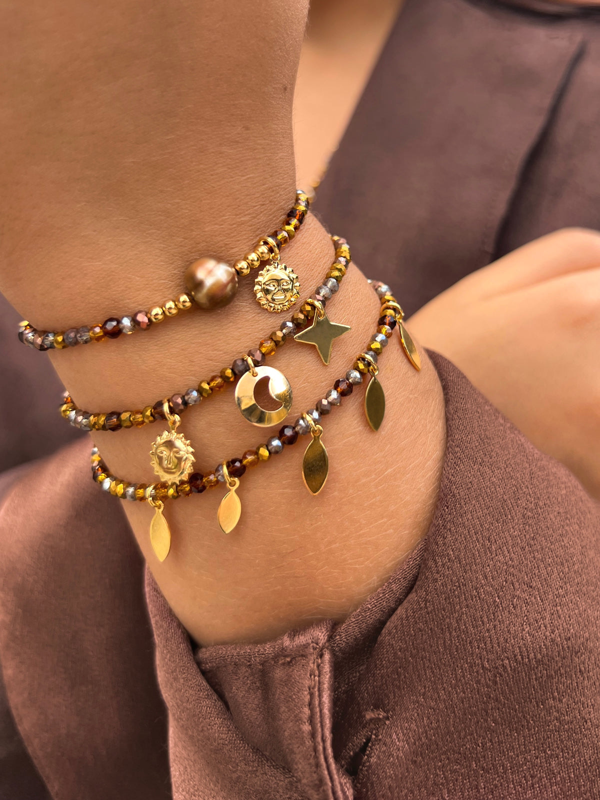 Mix De Três Pulseiras Tons Marrons e Pins Céu