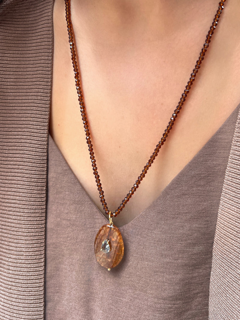 Colar Cristais Cor Marrom E Pedra Natural Ágata Marrom 70cm