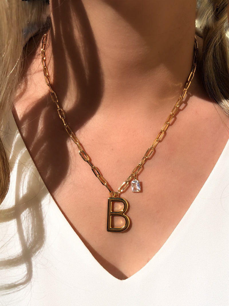 Colar Corrente Elos Fina Com Inicial Grande e Baguete Zircônia 45cm