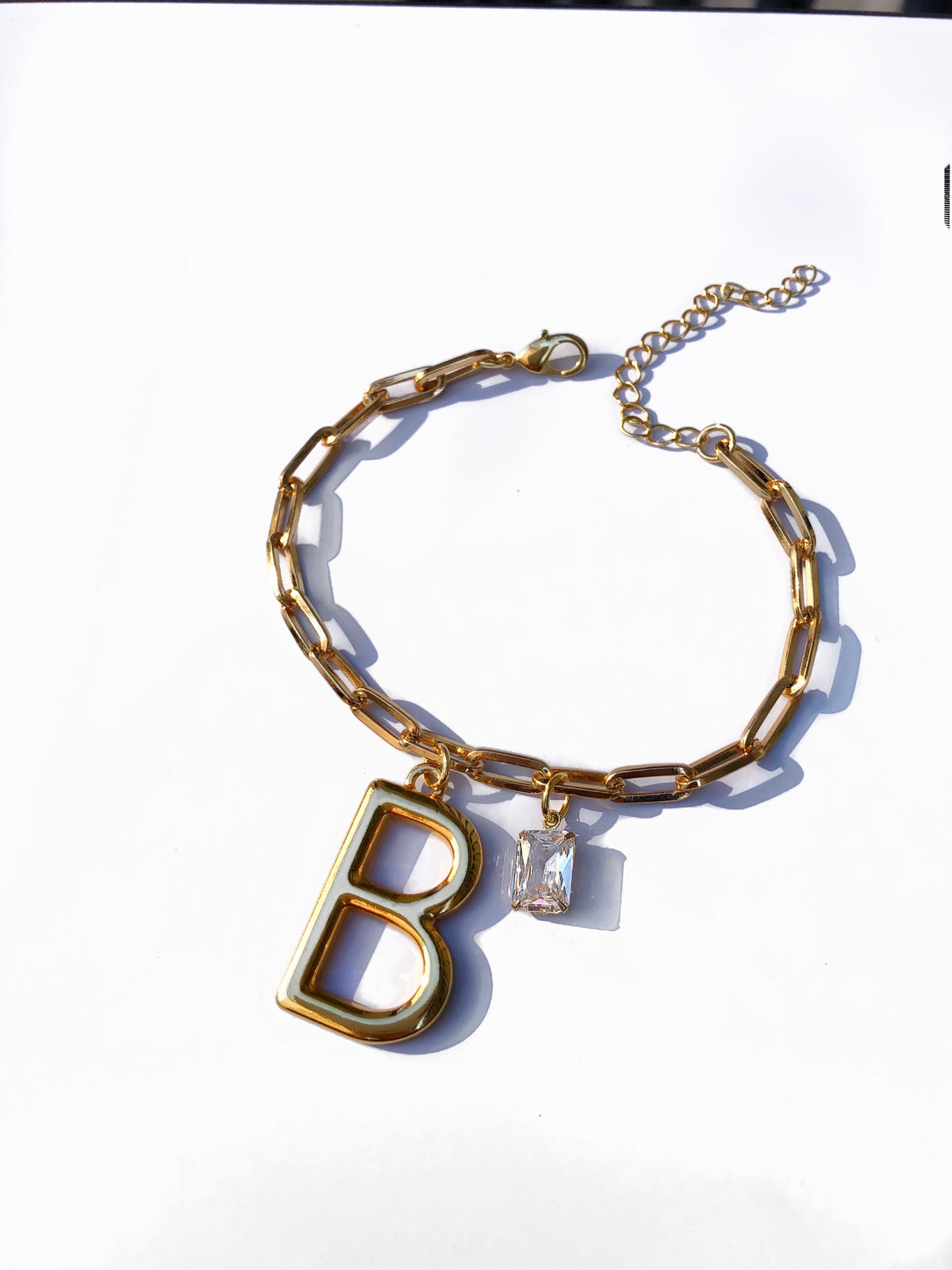 Pulseira Corrente Elos Fina Com Inicial Grande e Baguete Zircônia 16cm