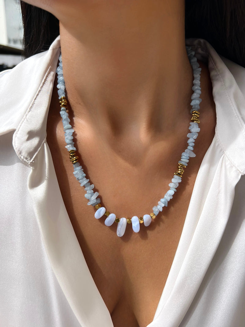 Colar Cascalho Jade Azul E Hematitas Douradas 50cm