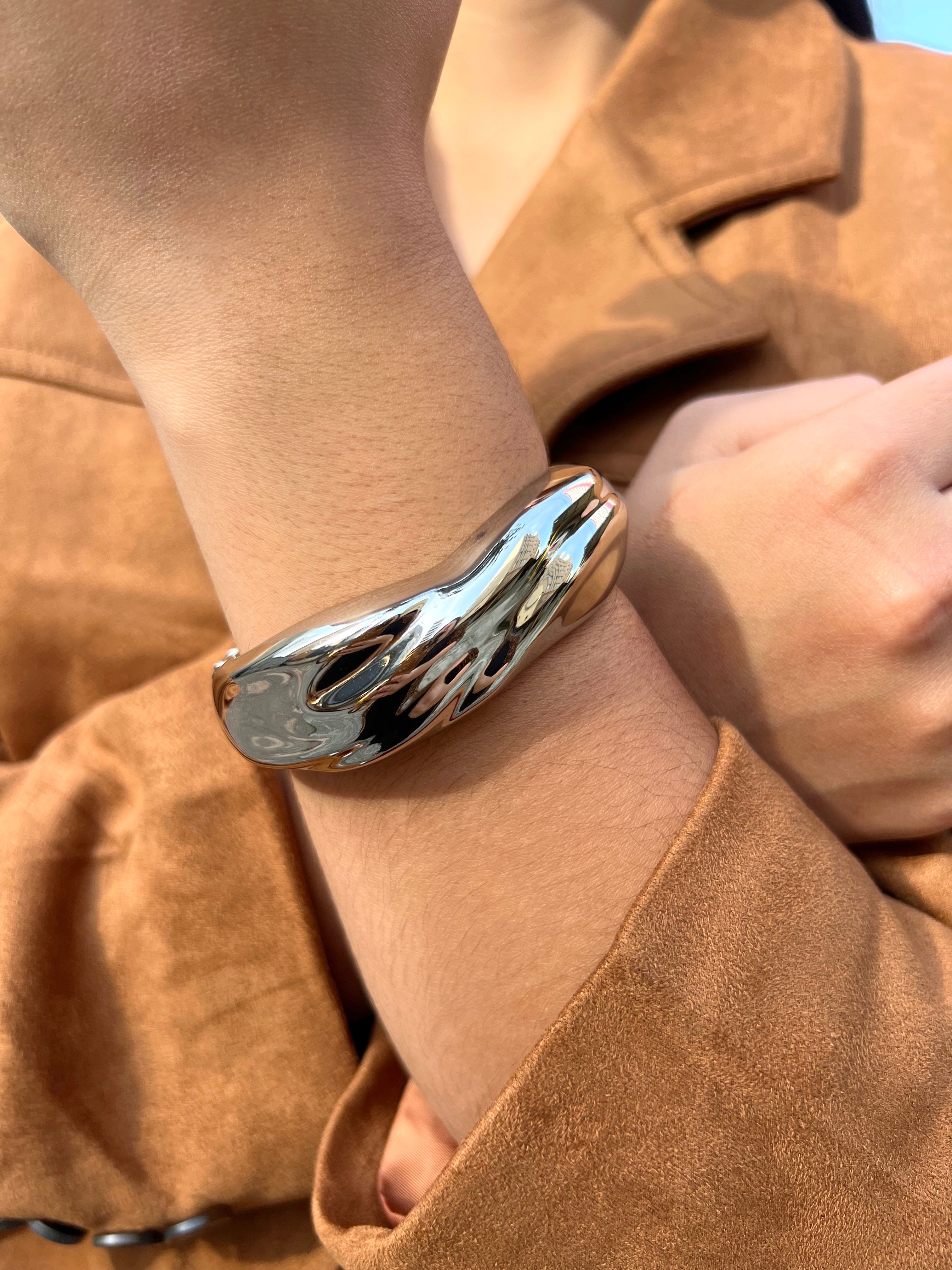 Bracelete Largo Ondulado Ródio Branco