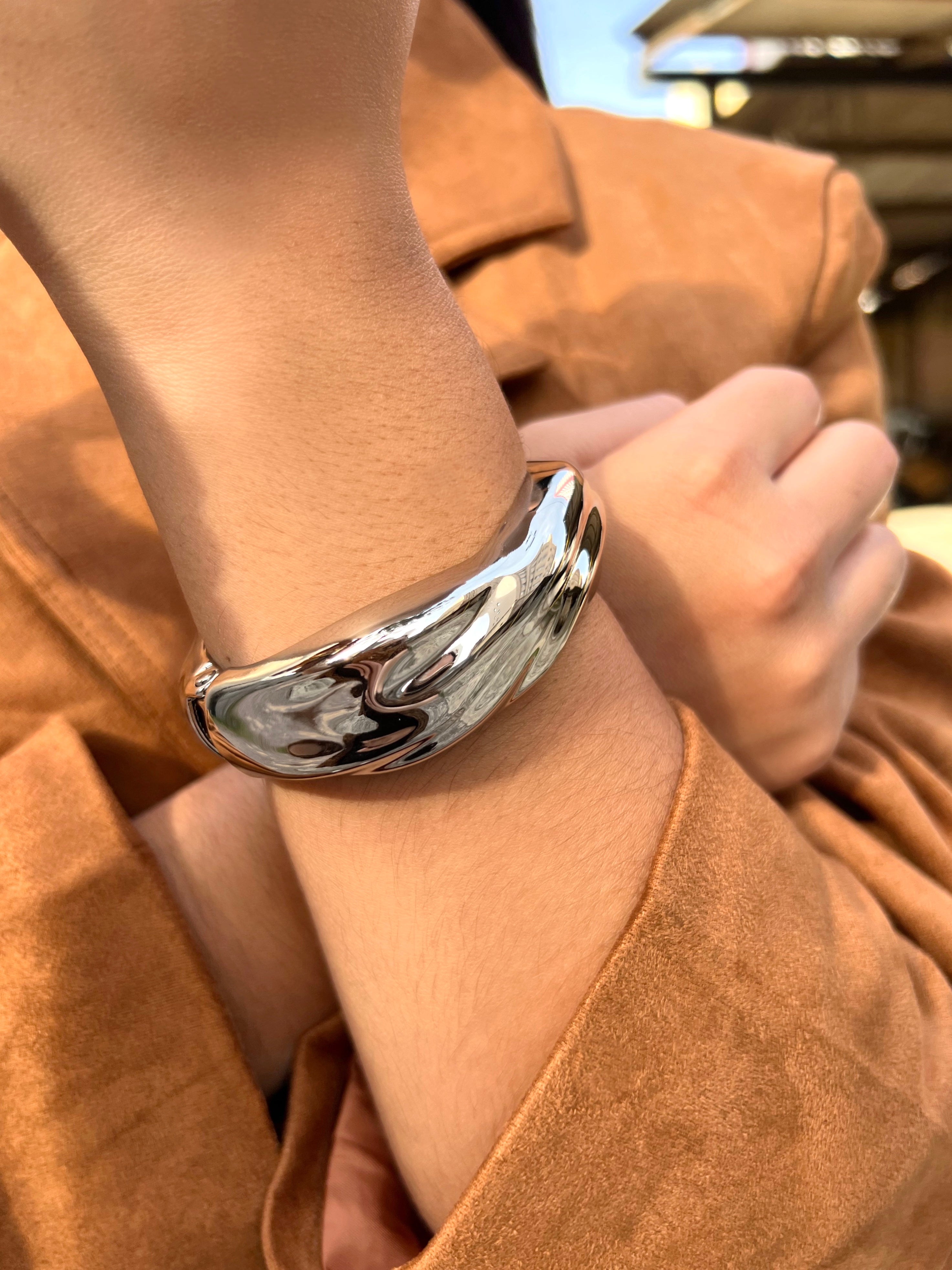 Bracelete Largo Ondulado Ródio Branco