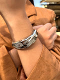 Bracelete Largo Ondulado Ródio Branco