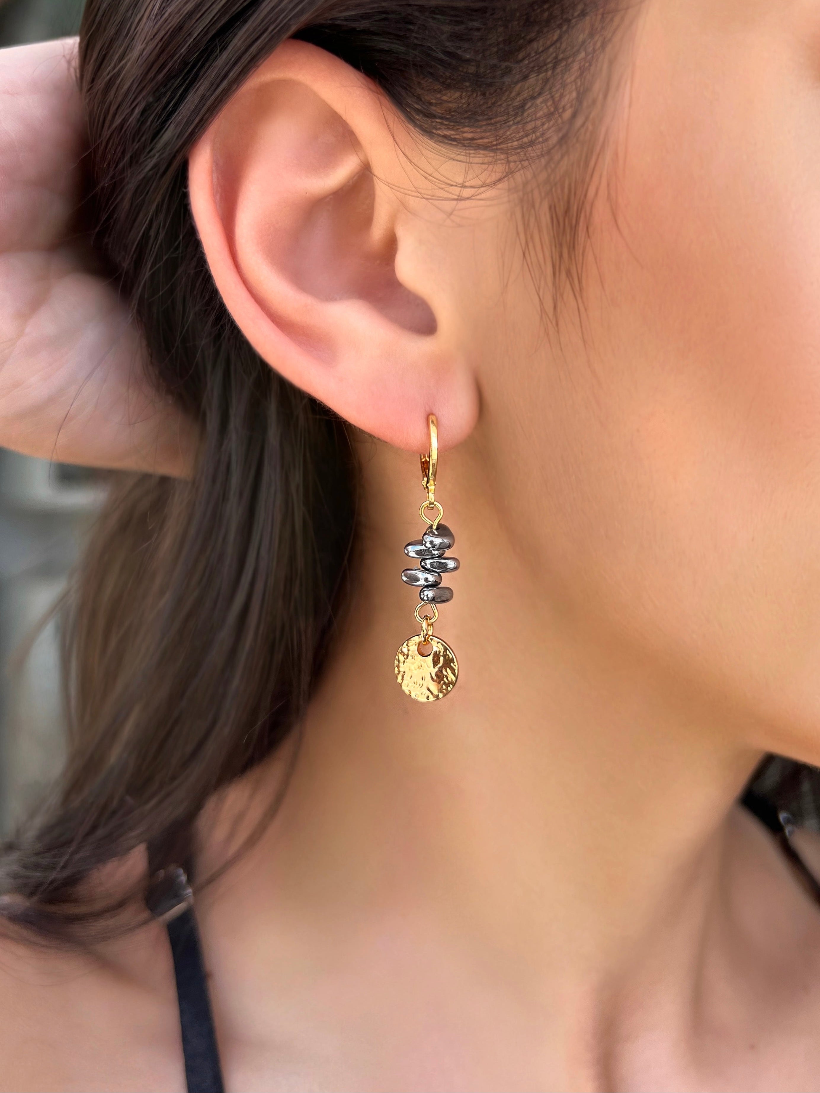 Brinco Argola Cascalho Hematita Ródio E Pin Dourado