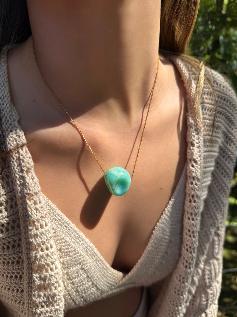 Colar Corrente Veneziana Fina Com Pingente Resinado Verde Pacífico 45cm