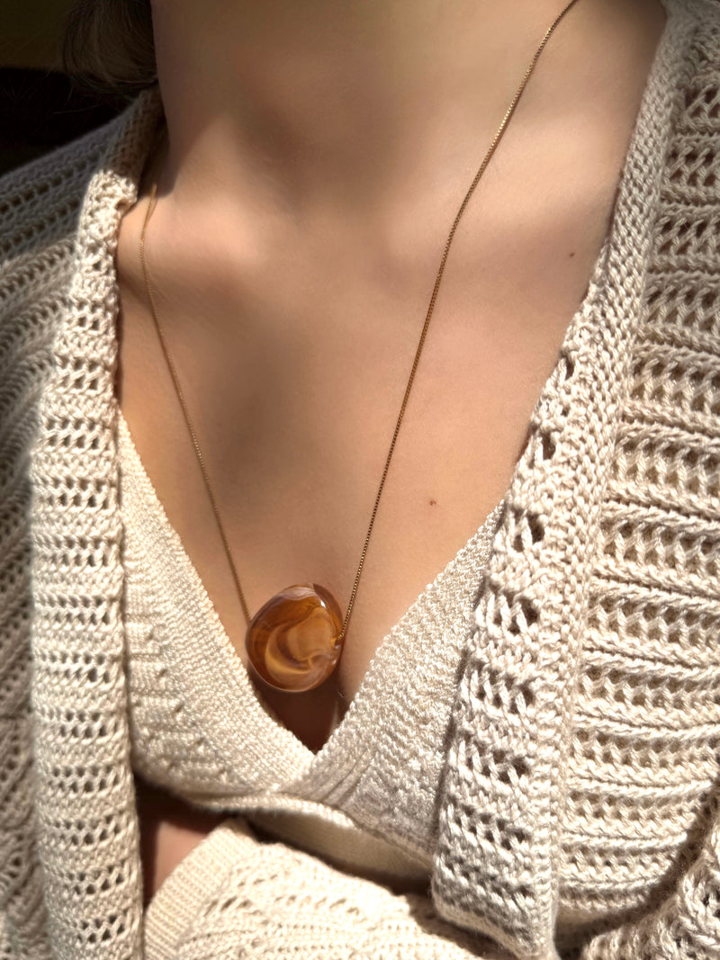 Colar Corrente Veneziana Fina Com Pingente Resinado Camel 70cm