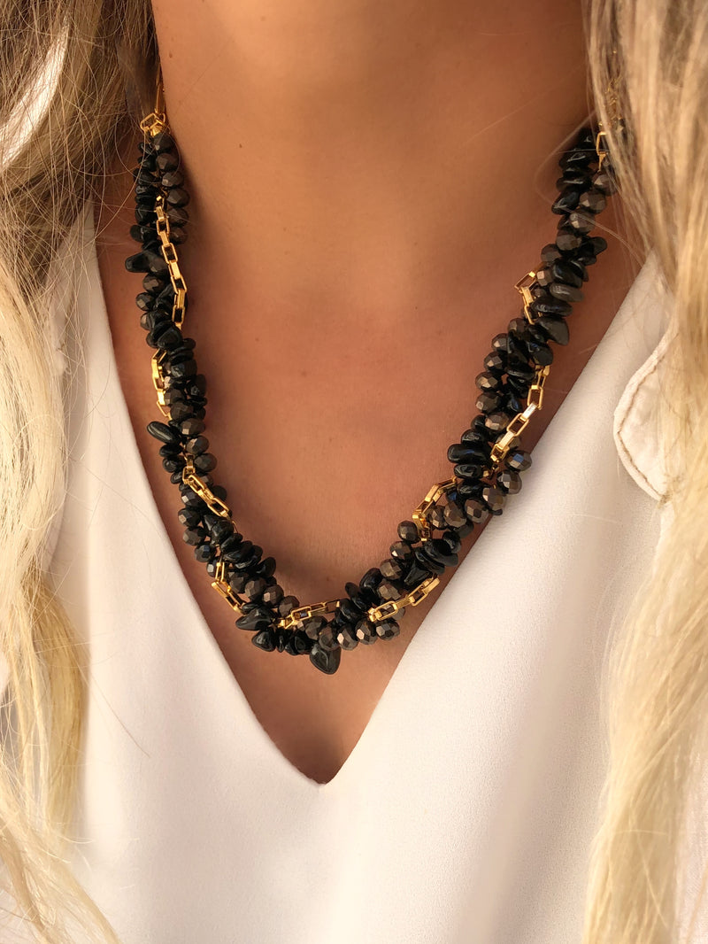 Colar Rebeca Torcido Com Cristais, Corrente E Cascalho Ônix 50cm