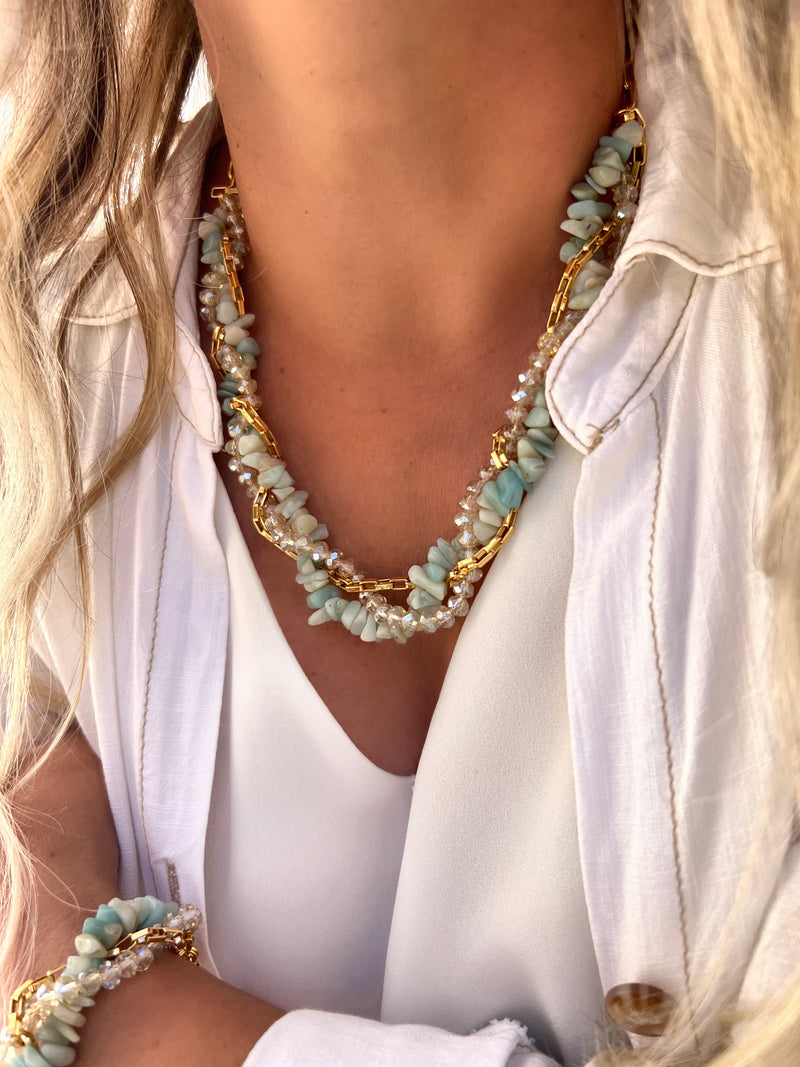 Colar Rebeca Torcido Com Cristais, Corrente E Cascalho Amazonita 50cm