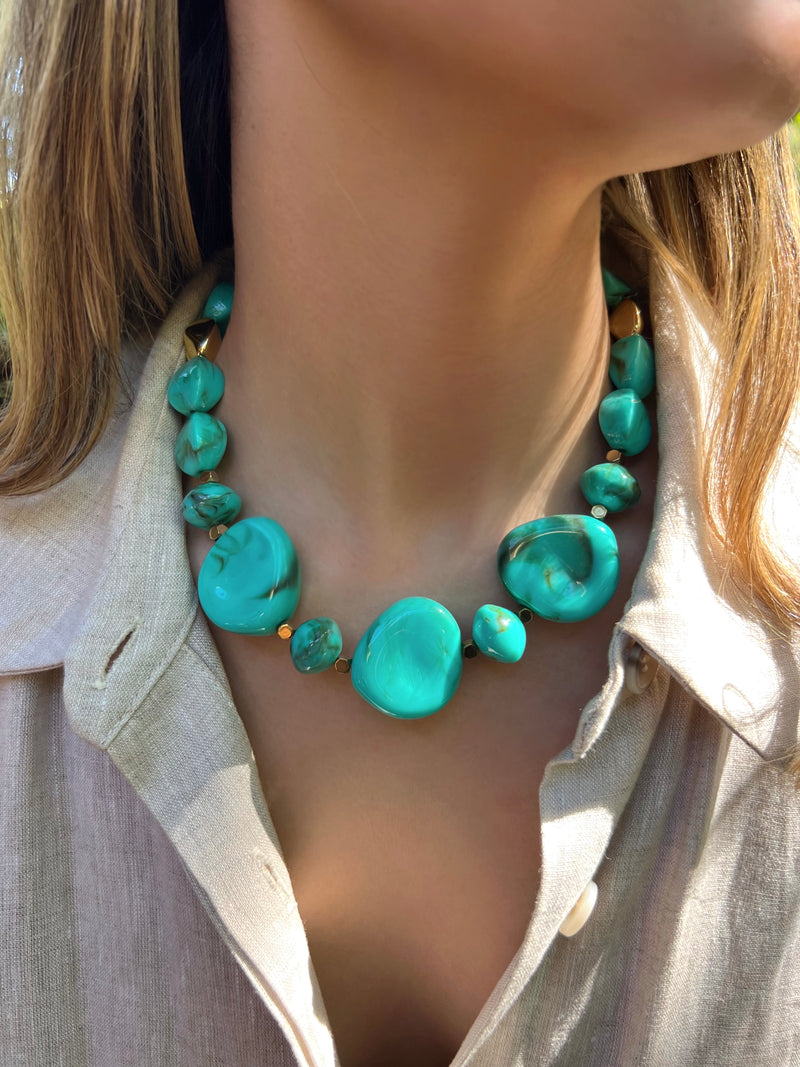 Colar Amalfi Pedras Acrílicas Cor Turquesa 45cm