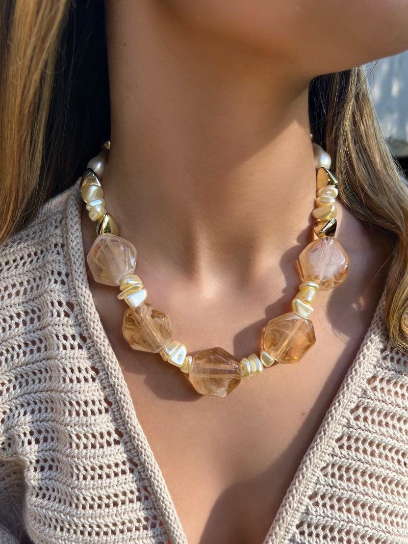 Colar Amalfi Pedras E Metais Orgânicos Cor Quartzo Bege 45cm