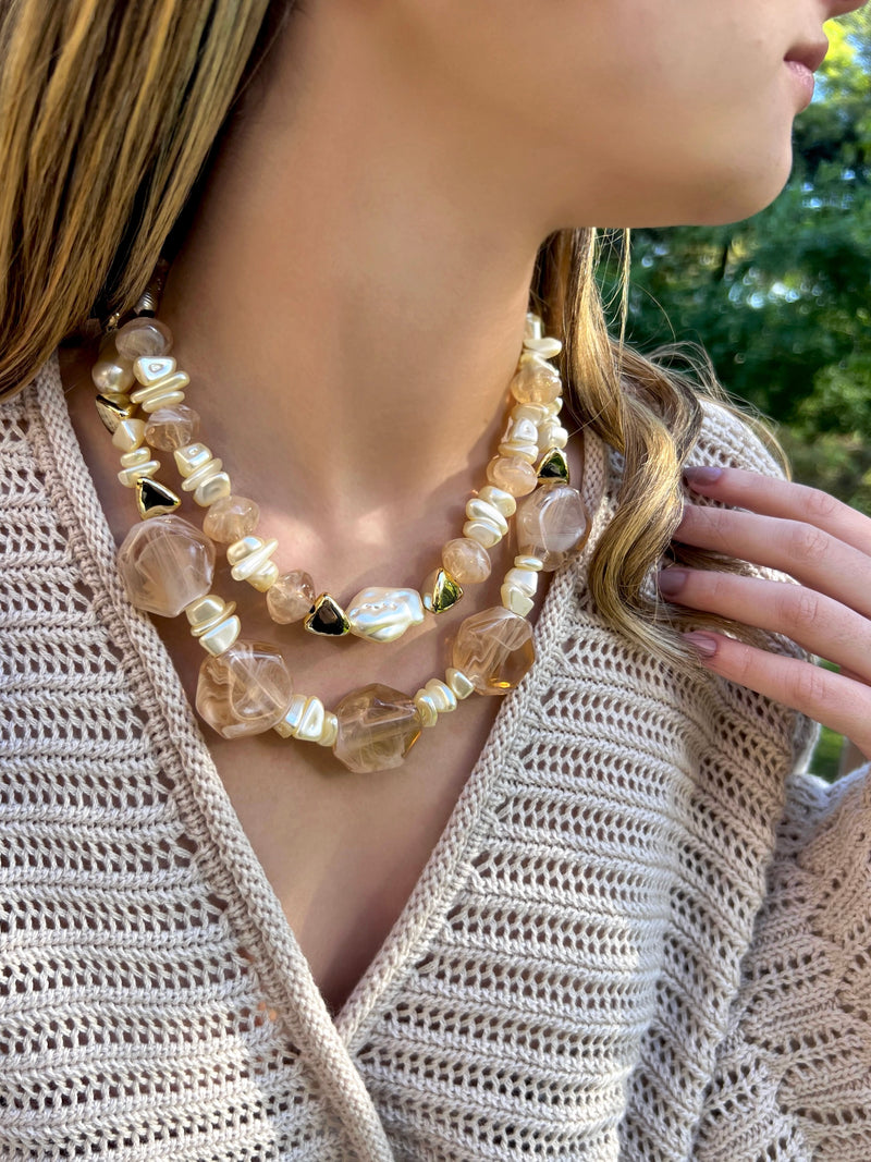 Mix De Dois Colares Capri E Amalfi Pedras Orgânicas Cor Quartzo Bege 45cm