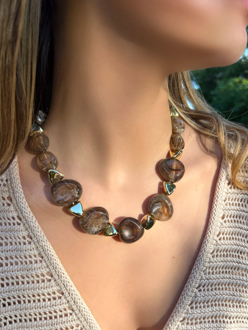 Colar Amalfi Pedras Orgânicas Cor Marrom Café 45cm