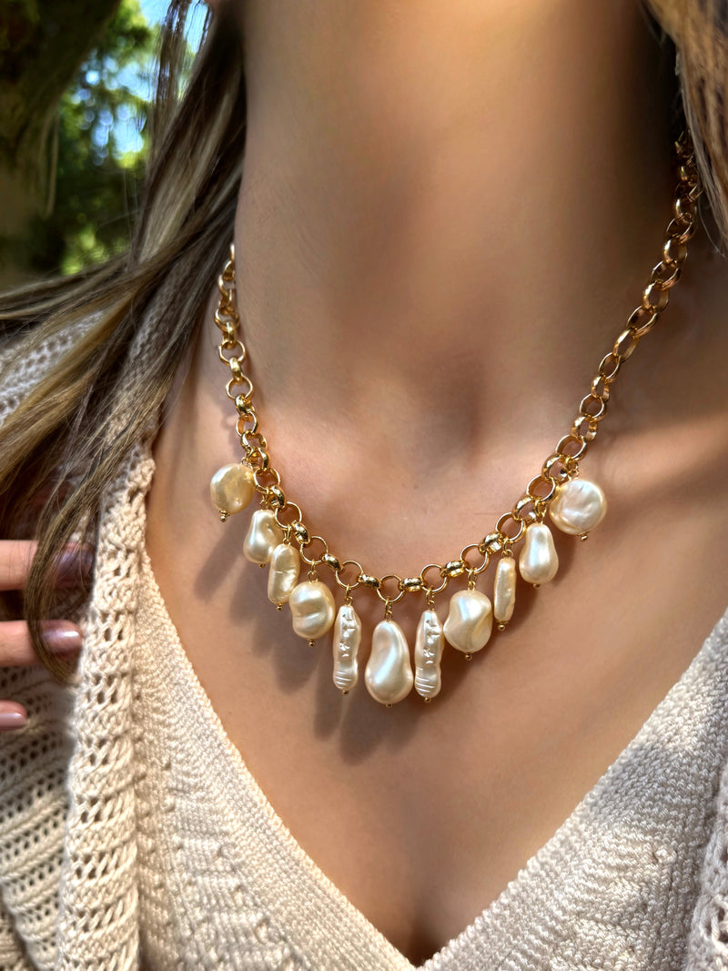 Colar Corrente Portuguesa Leve Com Mix De Pérolas Barrocas Acrílicas Penduradas 50cm