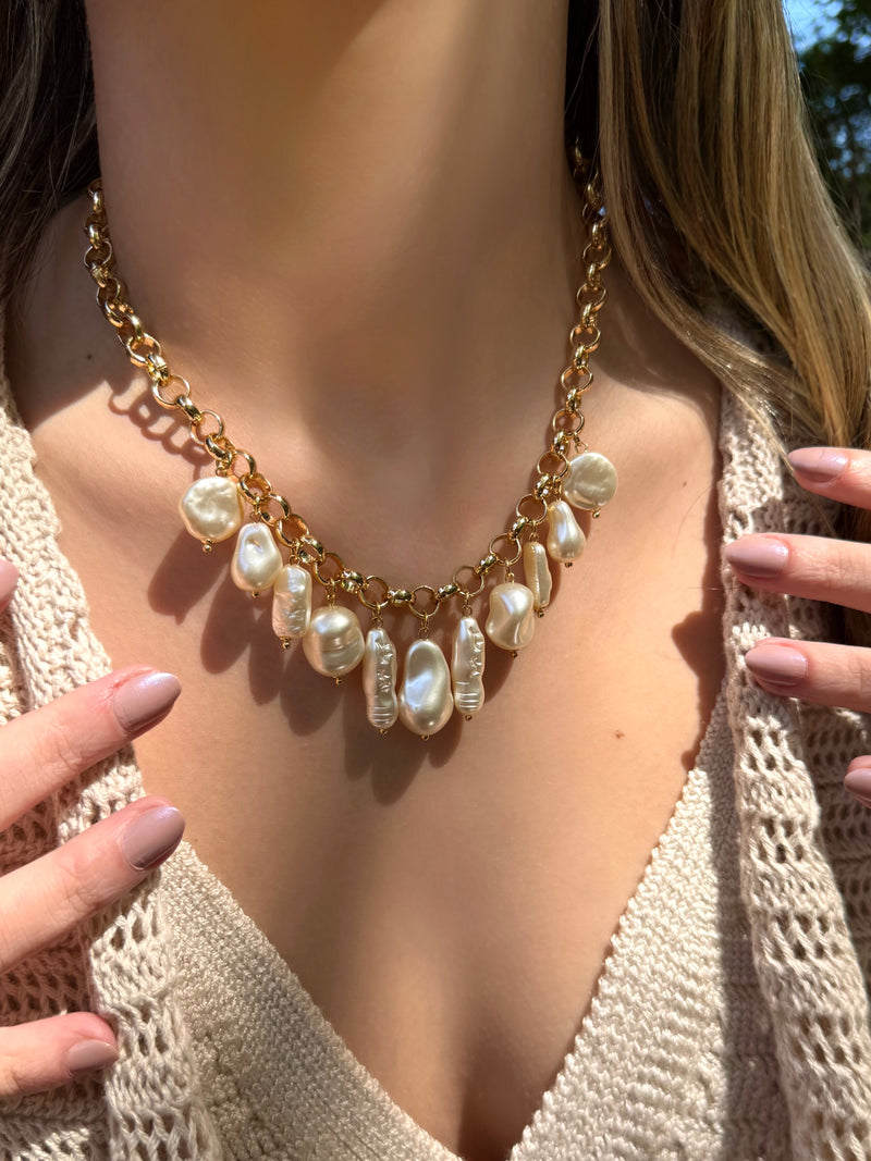 Colar Corrente Portuguesa Leve Com Mix De Pérolas Barrocas Acrílicas Penduradas 50cm