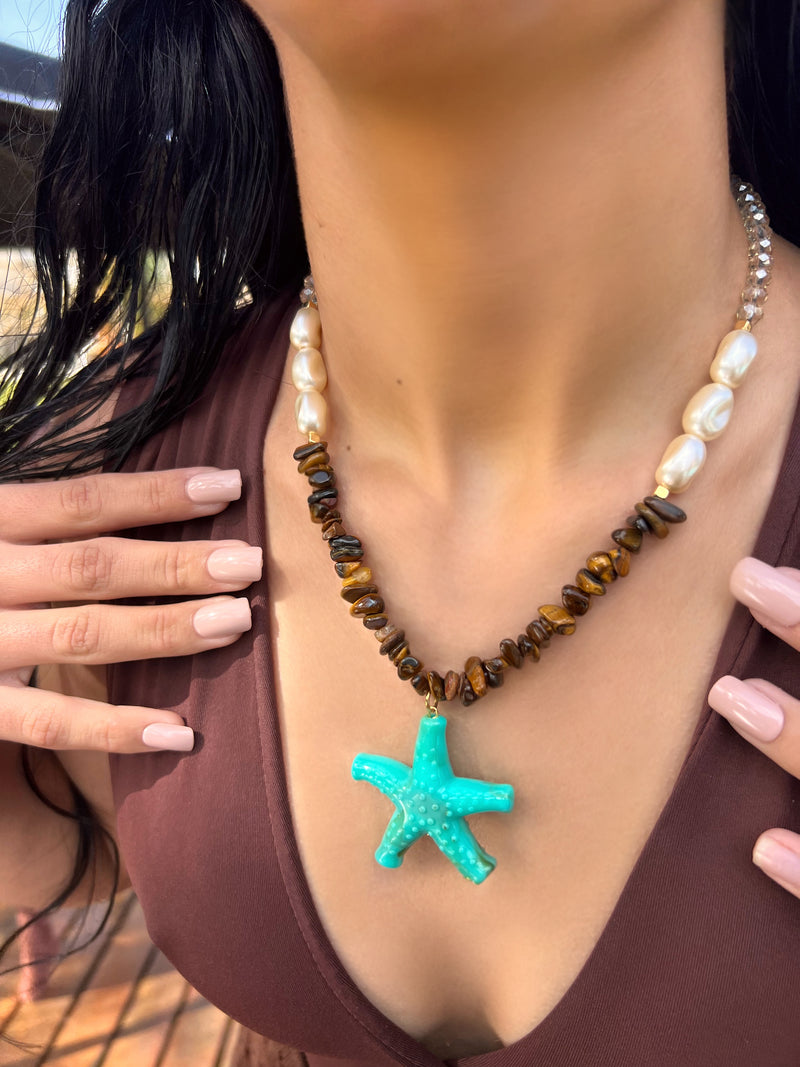 Colar Estrela Do Mar Turquesa Com Cascalhos Olho De Tigre E Pérolas Barrocas Acrílicas 45cm