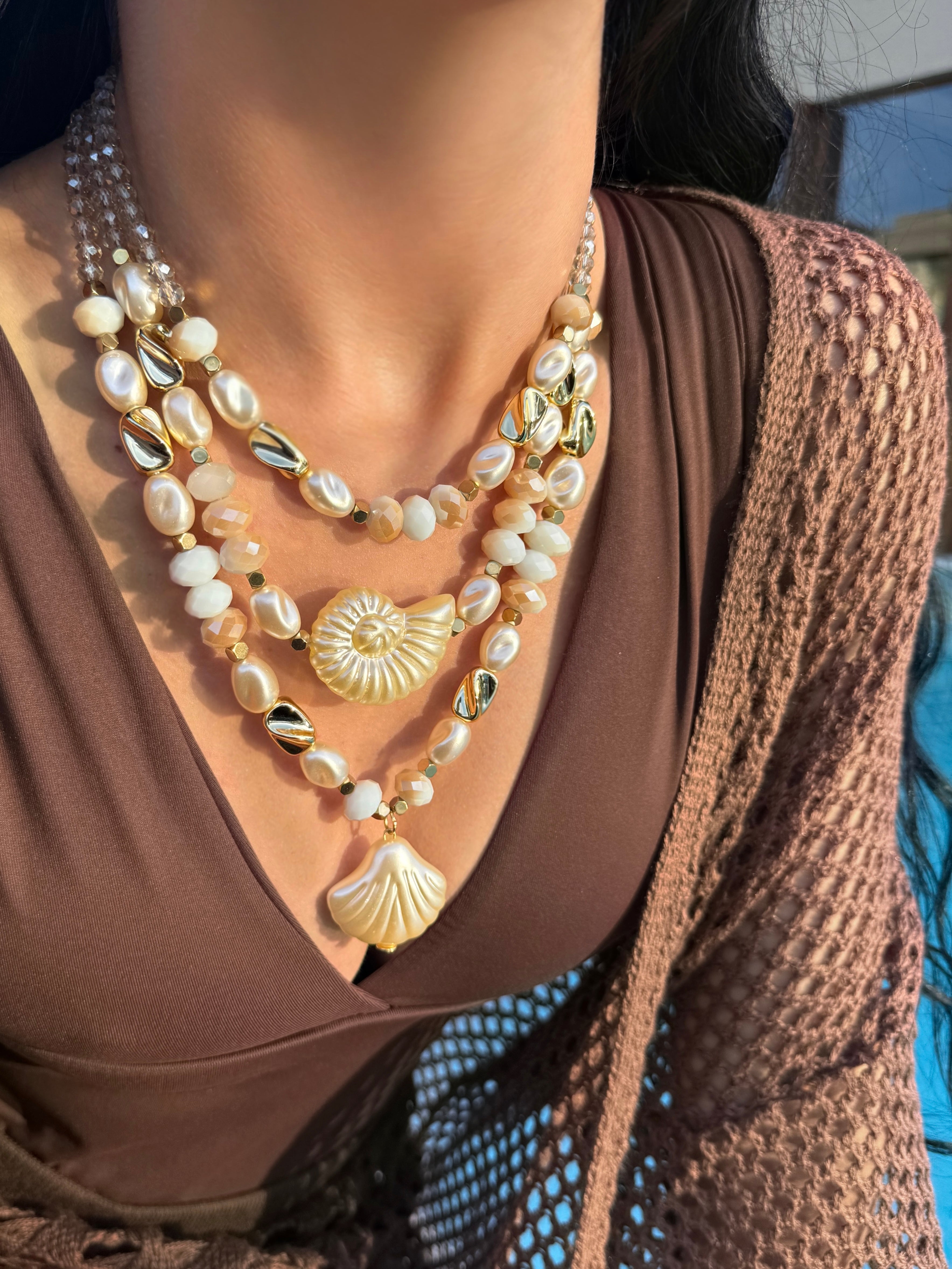 Mix De Três Colares Linha Mar Pedras Tons Bege e Hematitas