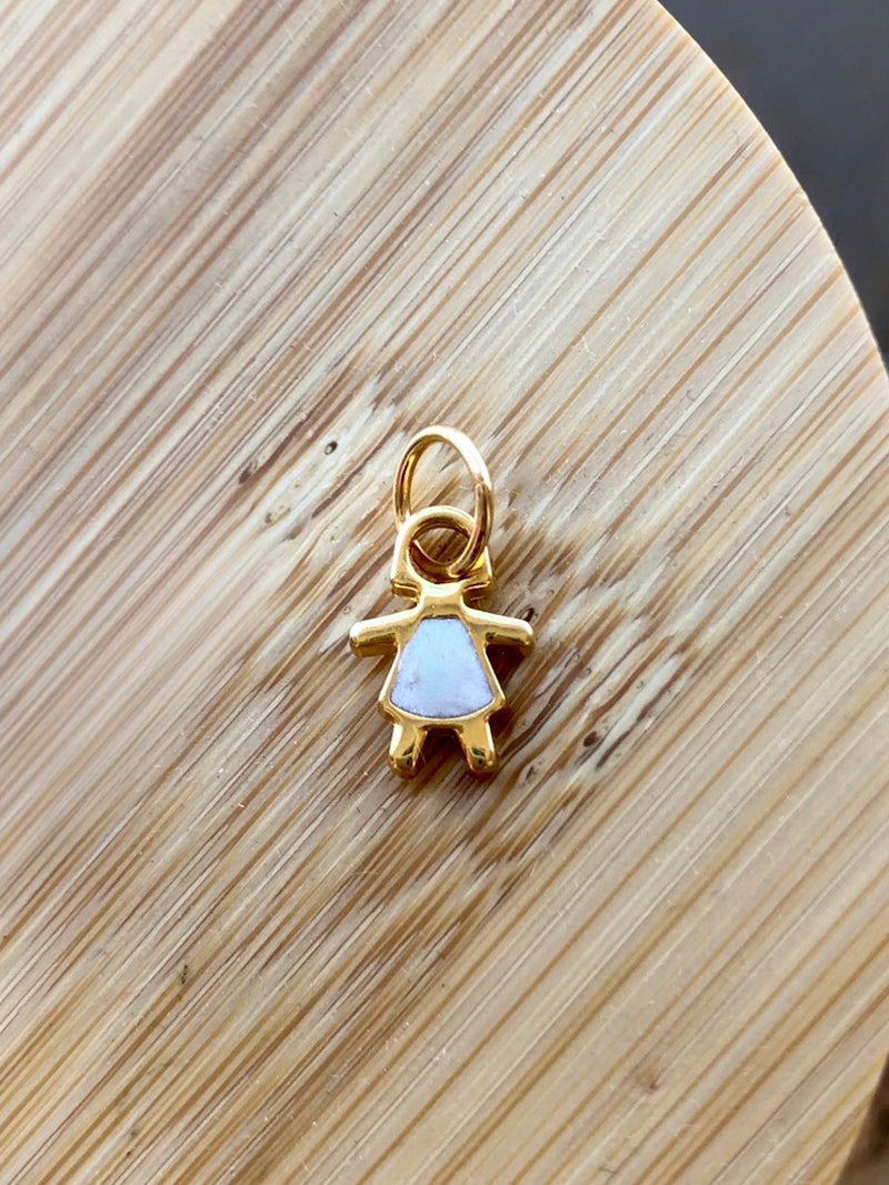 Pingente Menina Pequena Com Fecho